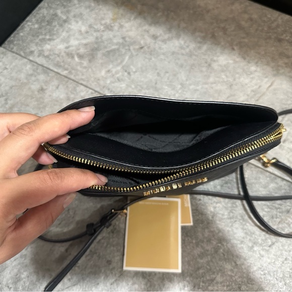 Michael Kors Jet Set Travel Medium Dome
Crossbody Bag - Picture 4 of 6